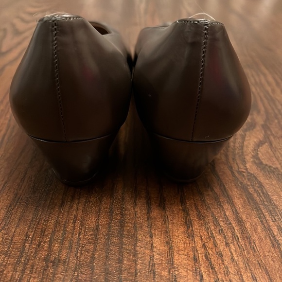 Salvatore Ferragamo shoe size 7 - Picture 3 of 10